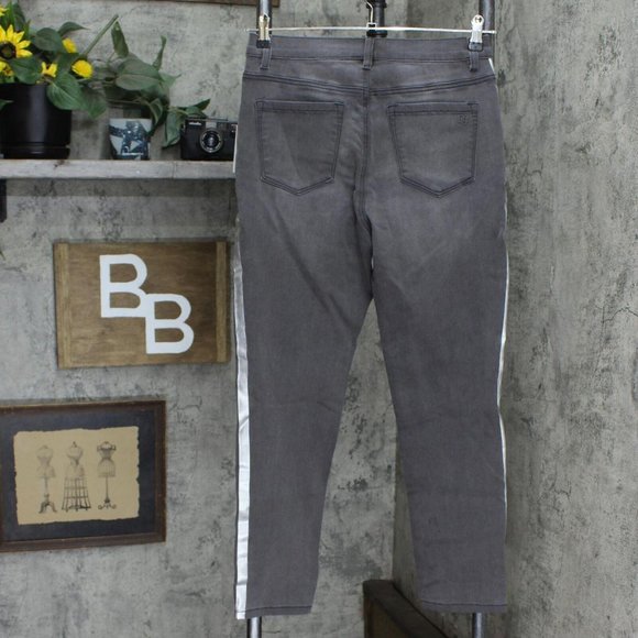 NWT DG2 By Diane Gilman Virtual Stretch Metallic Side Stripe Skinny Jeans 6 Gray - Picture 3 of 8